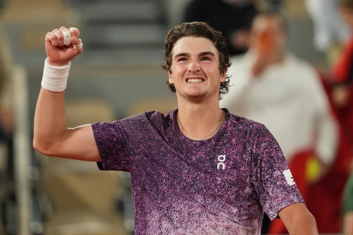 French Open LIVE: Djokovic-conquering Fonseca takes on Czech starlet Mensik in night session blockbu