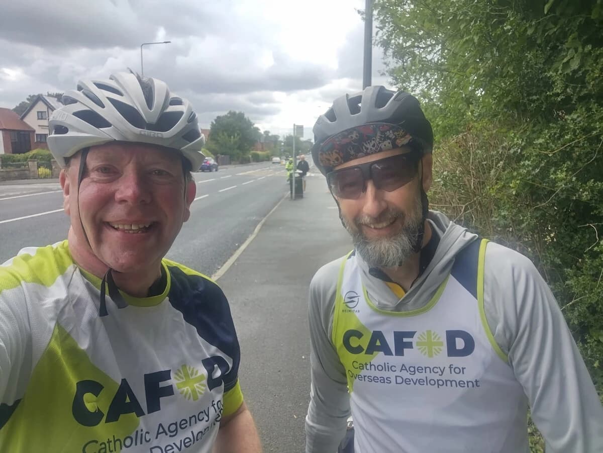 From Land's End to John oโ Groats: teacher Mr Green cycles almost 1,000 miles