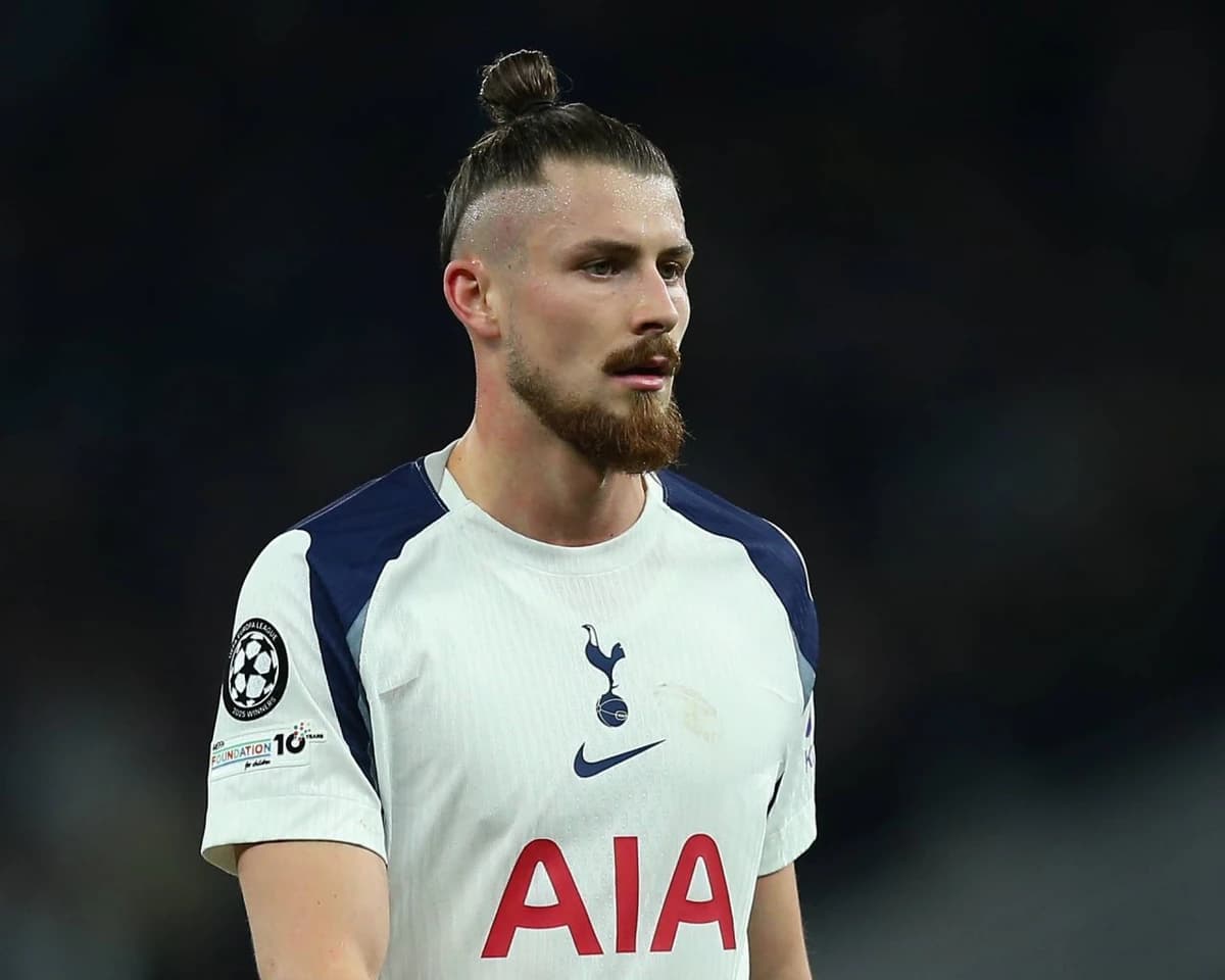 Fundașul de care n-avea loc Radu Drăgușin la Tottenham semnează cu Atletico Madrid: 40.000.000 de eu