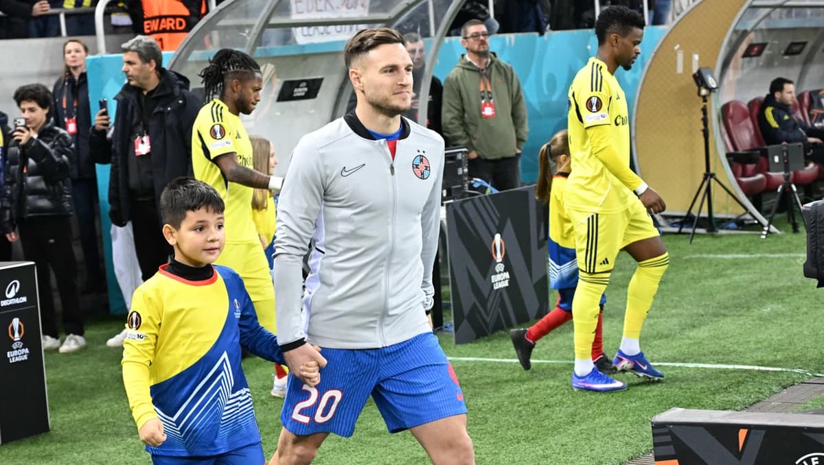 Gata! Dinamo s-a decis, la 24 de ore după ce Gigi Becali i l-a oferit gratis pe Dennis Politic