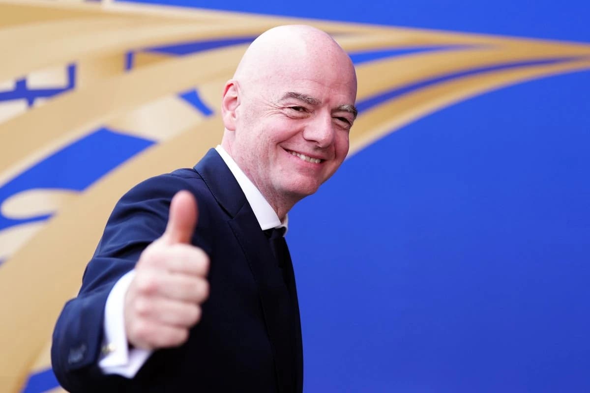 Gianni Infantino clings to Fifa presidency after apologising for ‘mistakes’ over World Cup sell-off