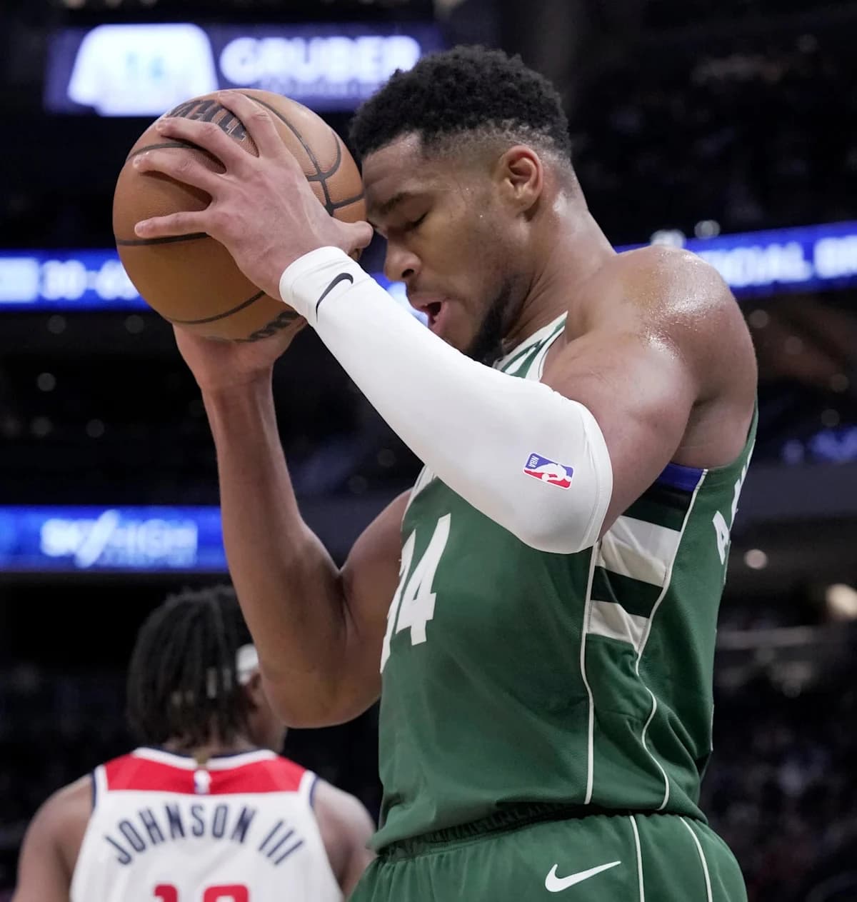 Giannis Antetokounmpo makes social media post amid rampant trade rumors