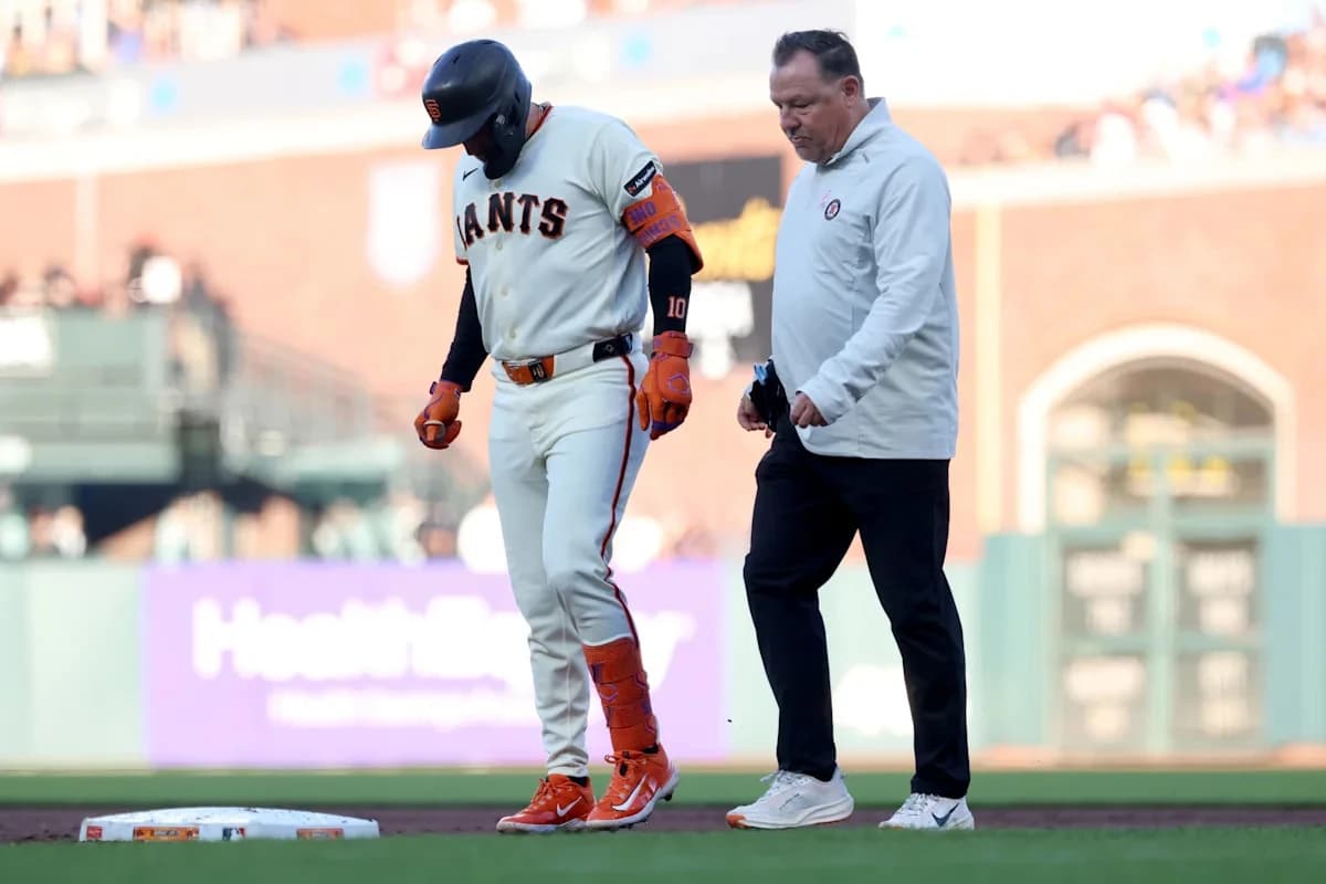 Giants 3B Casey Schmitt leaves game versus Brewers in 2nd inning due to apparent leg injury