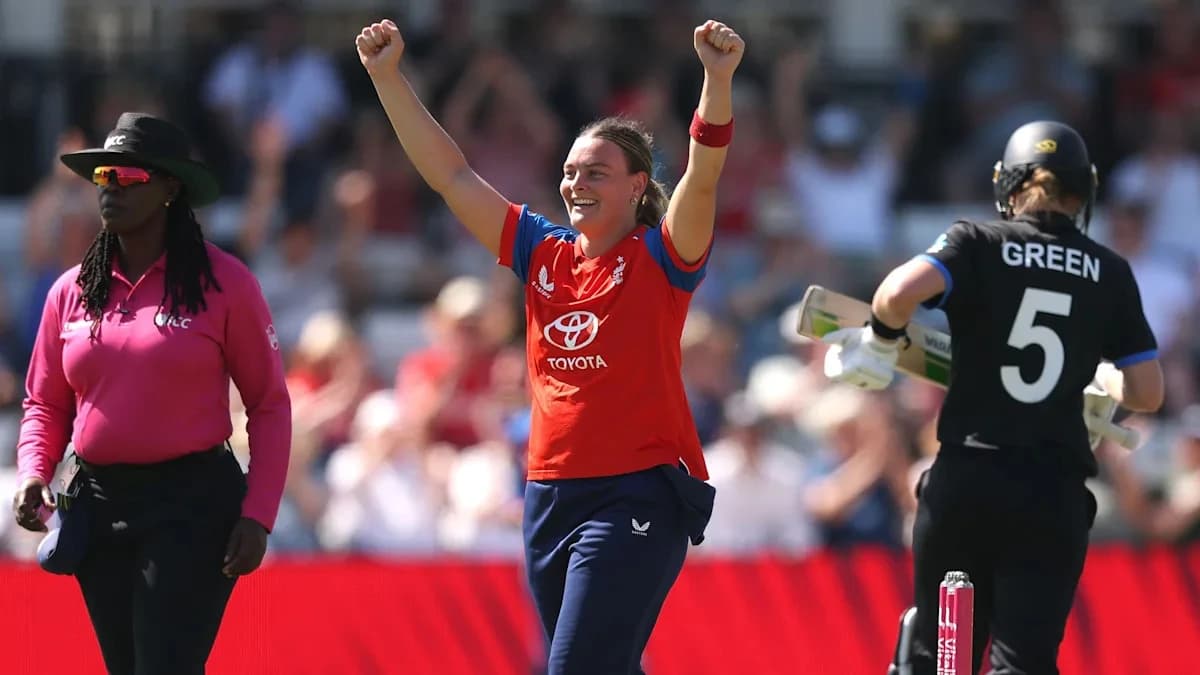Gibson helps England beat NZ to clinch T20 series
