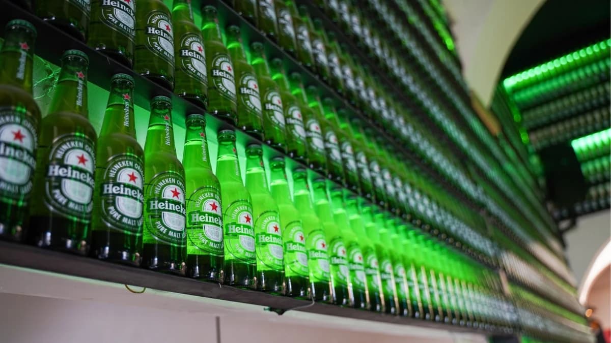 Gigantul Heineken, obligat să plătească 111.000.000 de euro unui rival din Grecia