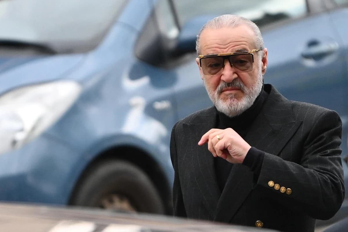 Gigi Becali l-a sunat după miezul nopții: ”Ce facă, bă, tată?”. Jucătorul FCSB-ului era în oraș și a