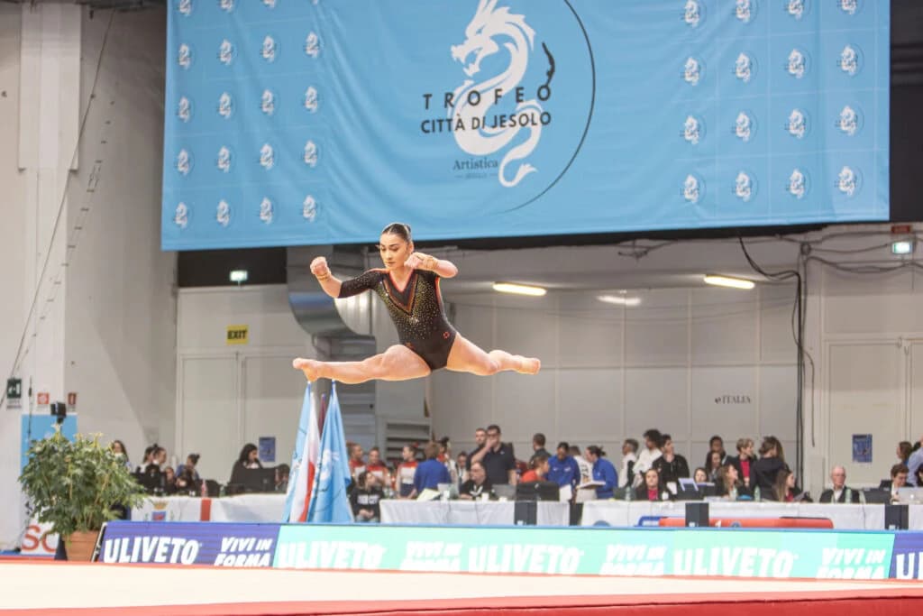 Gimnasta Adelina Ionescu, aproape de podium la World Challenge Cup de la Paris