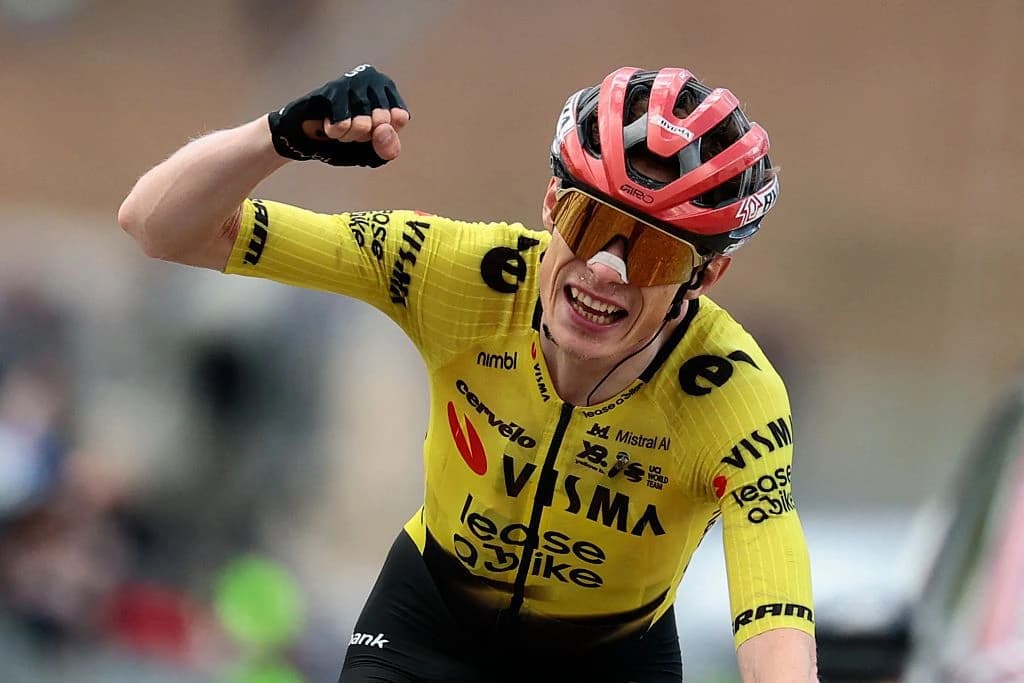 Giro d'Italia: Jonas Vingegaard soars to victory with record-setting ride on race's opening summit f