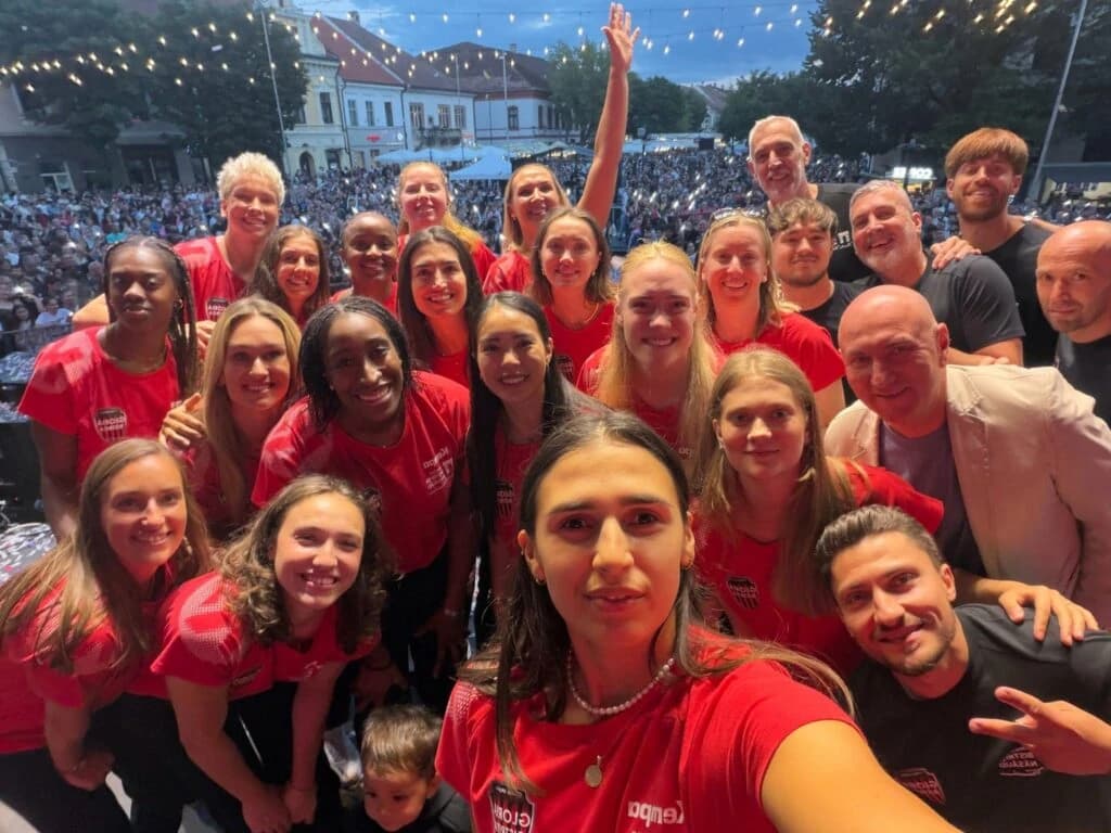 Gloria Bistrița, campioana României la handbal feminin, începe noul sezon cu un amical cu CSM Târgu