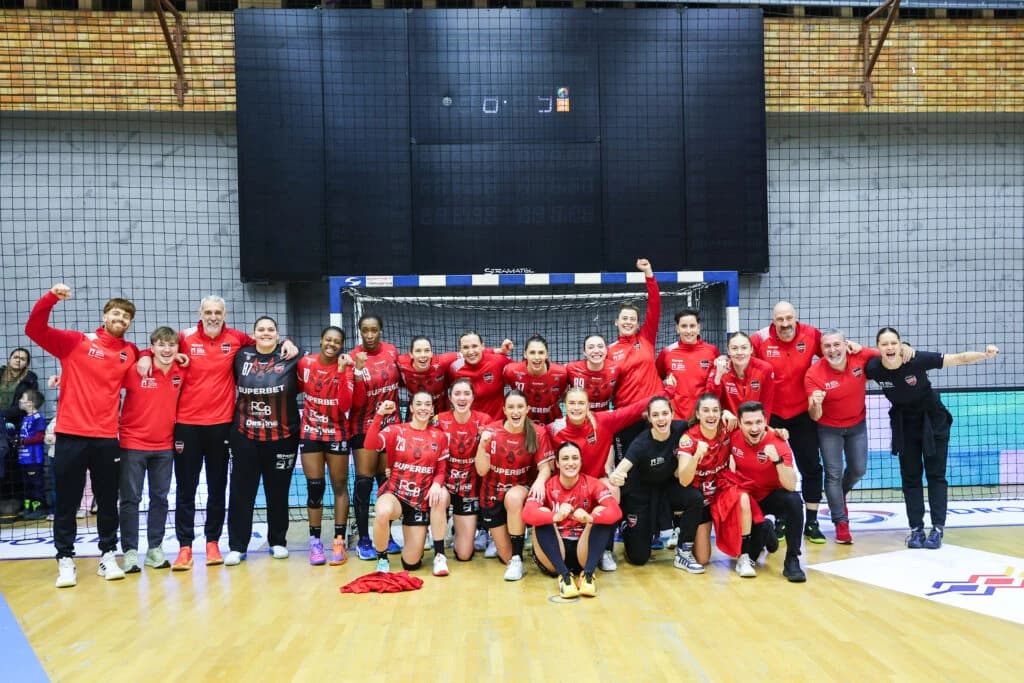 Gloria Bistrița învinge pe SCM Râmnicu Vâlcea, după ce a recuperat un deficit de 7 goluri, și revine