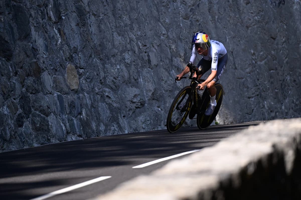 “Good for the f*** all training I do on this bike”: Tom Pidcock loses time on “scary” descent but ha