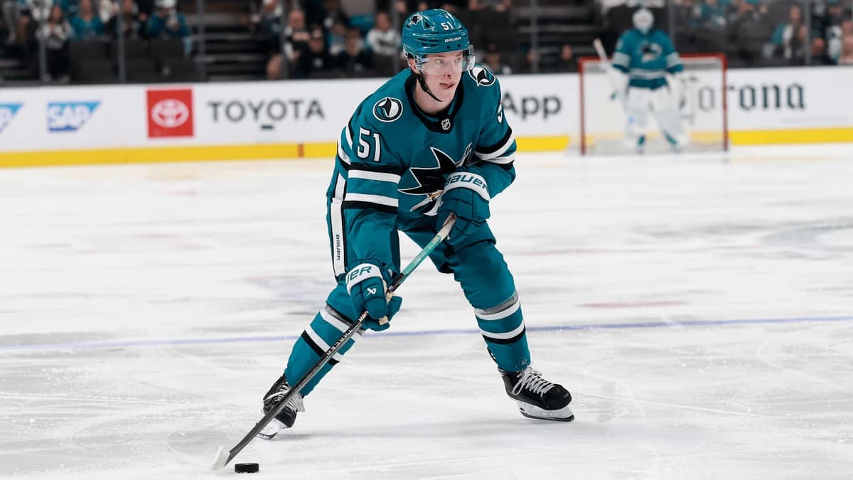 Graf signs 3-year, $12.75 million contract with Sharks