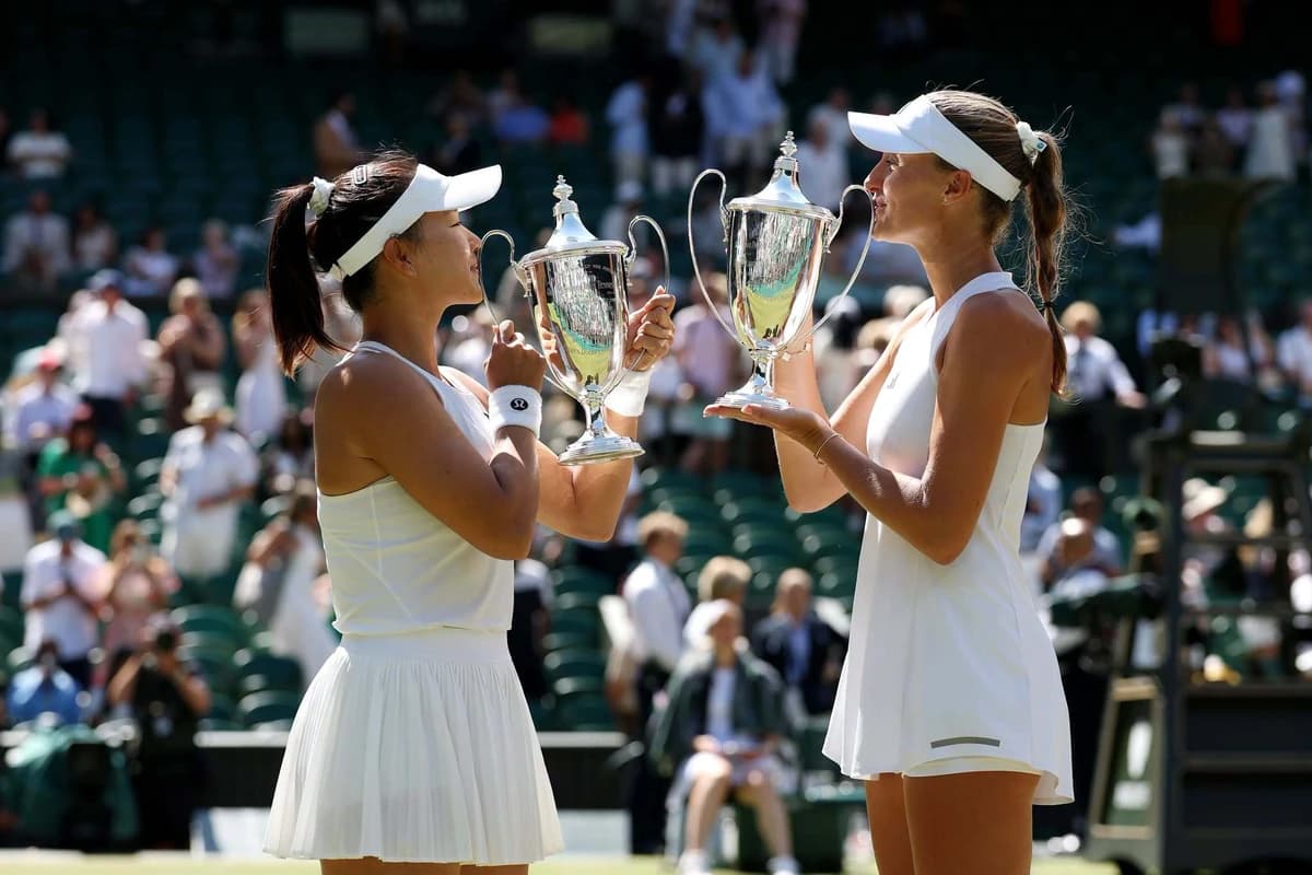 Guo şi Mladenovic au câştigat primul lor titlu de Grand Slam ca pereche la Wimbledon, la dublu femin