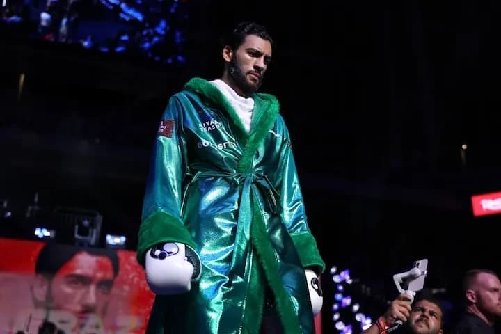 Hamzah Sheeraz vacates WBO super middleweight title