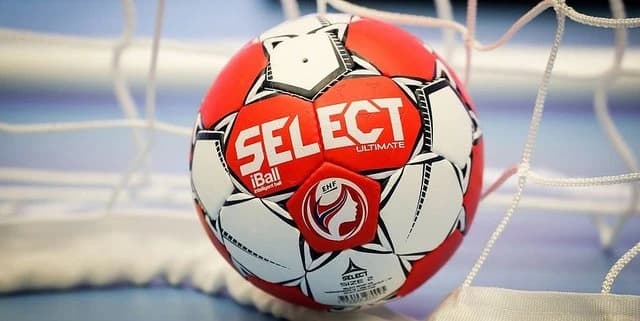 Handbal feminin: Corona Braşov şi Gloria Bistriţa, victorii în prima zi a Turneului Poarta Transilva