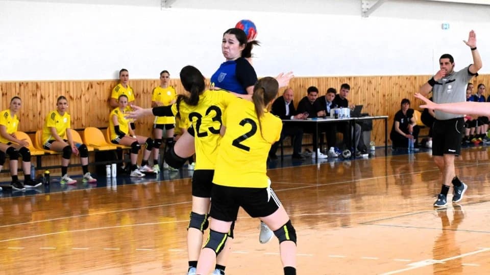Handbal feminin. Debut cu victorie pentru junioarele Coronei la turneul final al Campionatului Națio