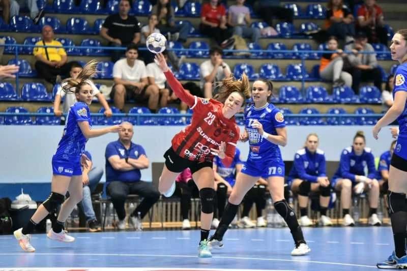 Handbal feminin: Gloria Bistrița și SCM Râmnicu Vâlcea vor juca finala Cupei României