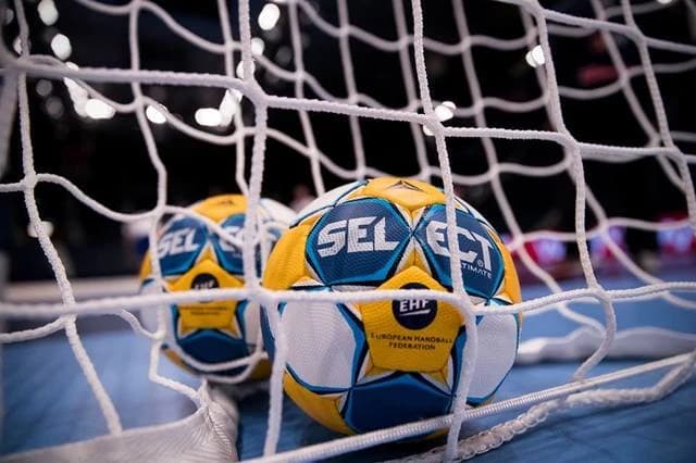 Handbal masculin: Dinamo Bucureşti – Benfica Lisabona, scor 31-28, în meci amical disputat în Portug