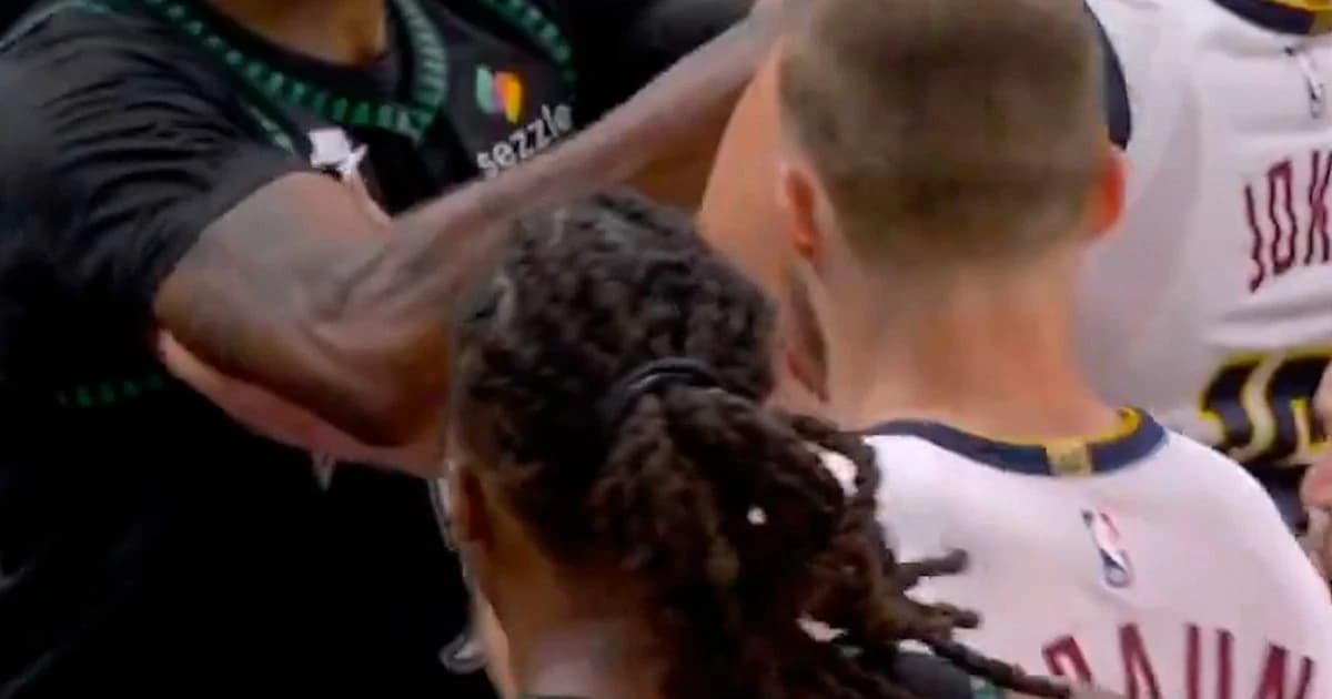 Haos în play-off-ul NBA! FOTO: Nikola Jokic și-a ieșit din minți când a văzut ce a făcut adversarul: