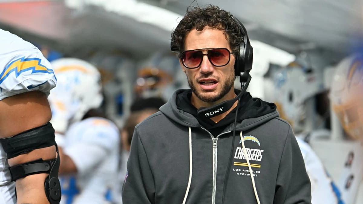 Harbaugh: Winless Chargers to stick with McDaniel as offensive playcaller