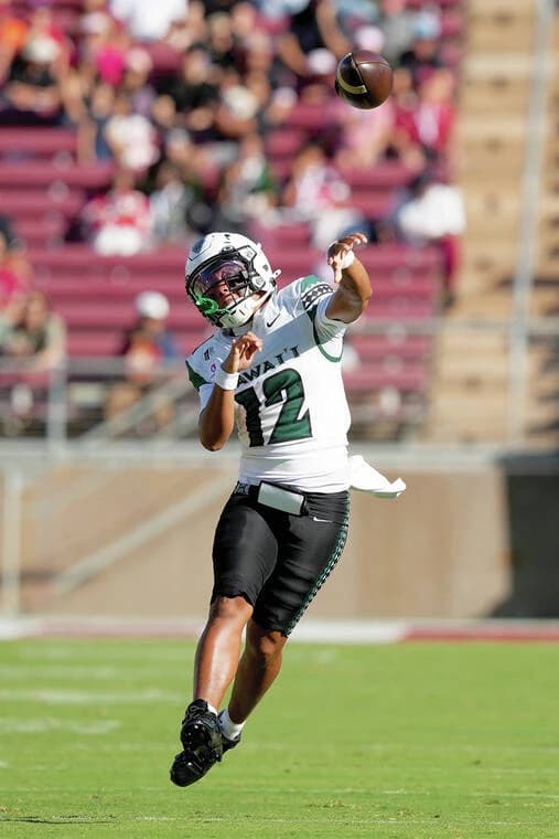 Hawaii snaps losing streak in blasting Northern Illinois