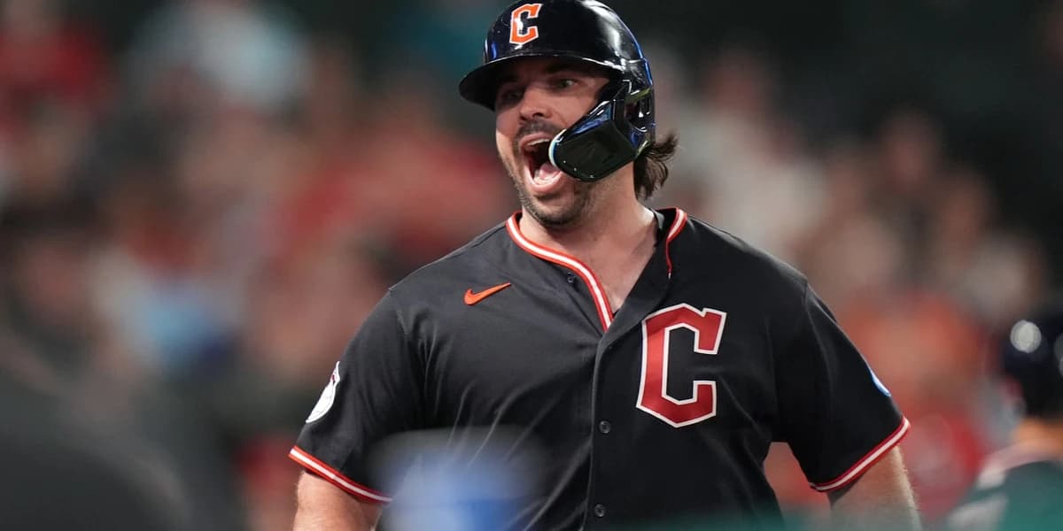 Hi Mom! Hedges' HR in front of parents caps memorable night