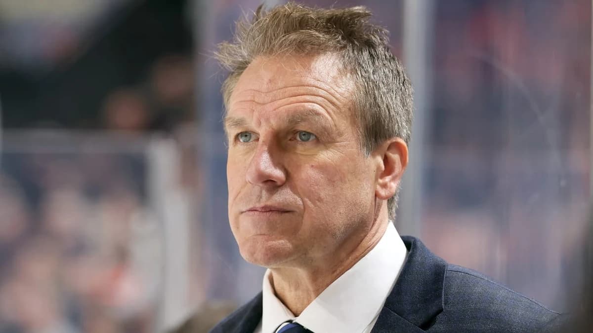 Hiller hired as Maple Leafs coach, replaces Berube