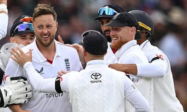 How England outcast Ollie Robinson rebooted his career with an astonishing triple-wicket maiden agai