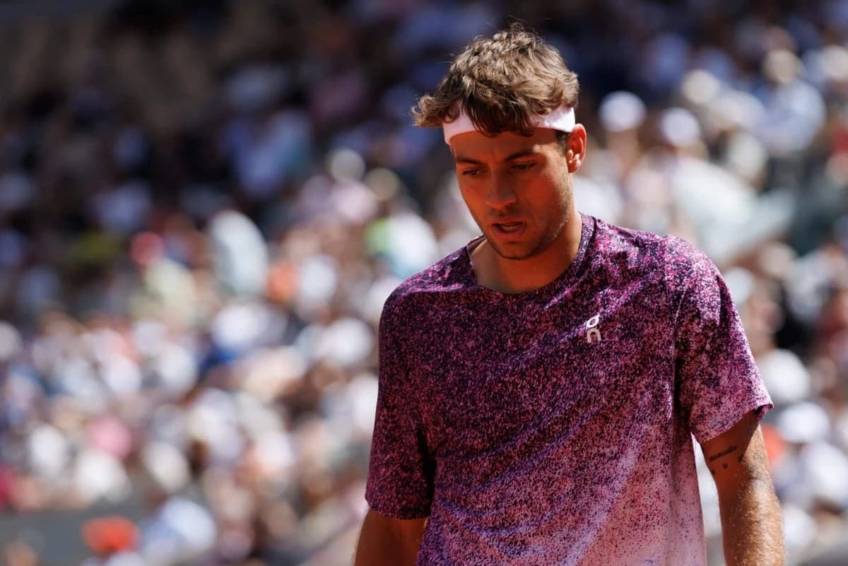 How tennis players manage nerves and intrusive thoughts with milestones on the line