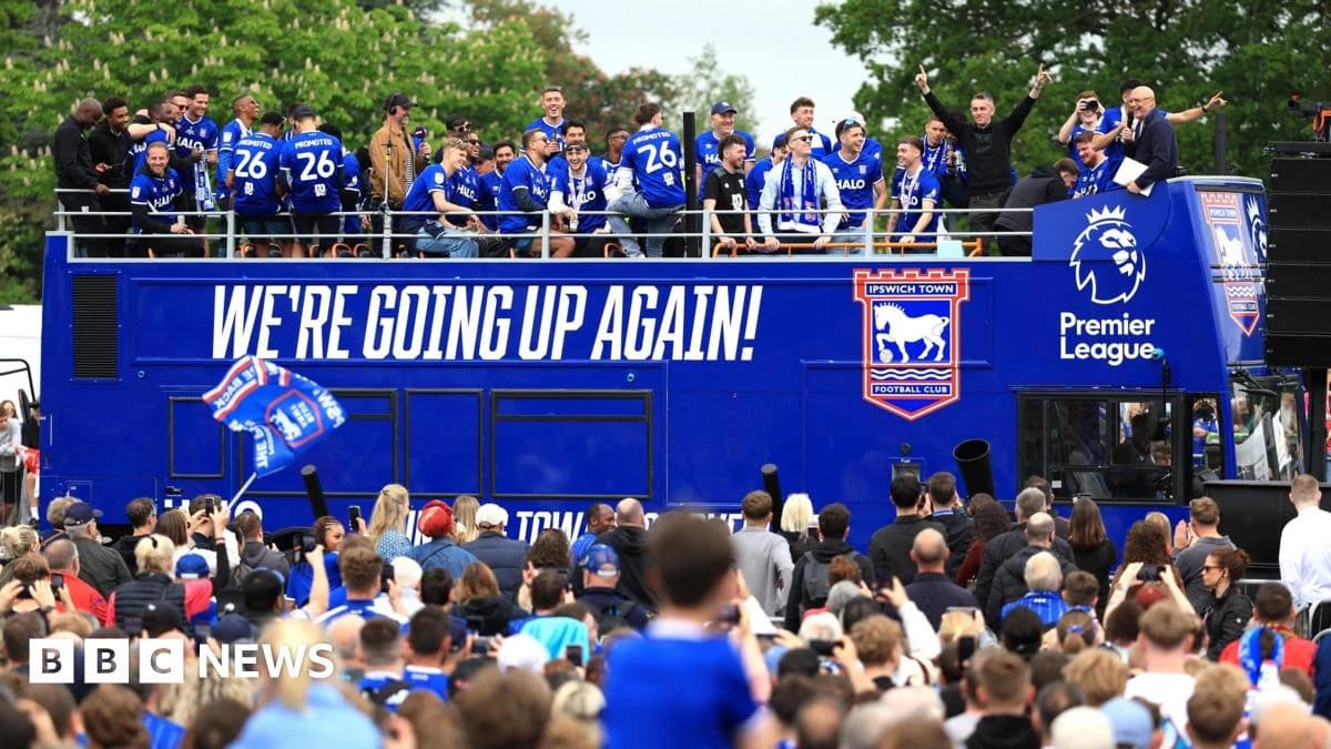 Huge turn out for Ipswich Town Premier League promotion parade