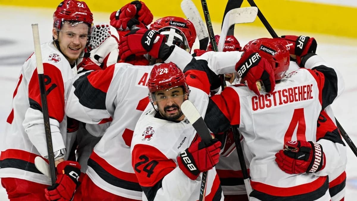 Hurricanes sweep Flyers, move to 8-0 in playoffs
