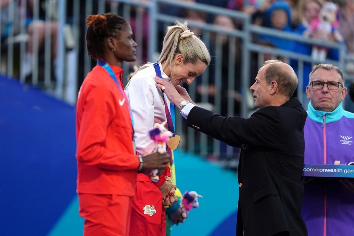 I felt really calm โ Georgia Hunter Bell thrilled to claim 800 metres gold