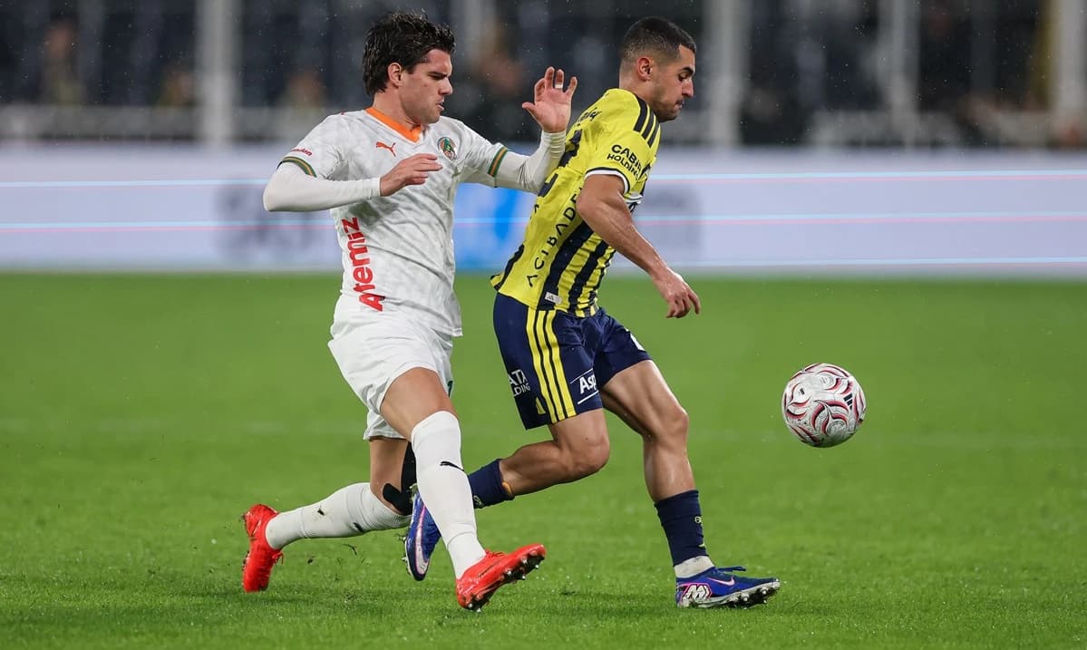 Ianis Hagi, aproape să marcheze un gol de senzație cu Fenerbahce. Turcii au rămas „mască”