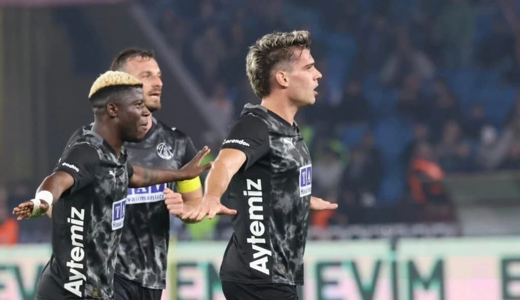 Ianis Hagi semnează un nou contract