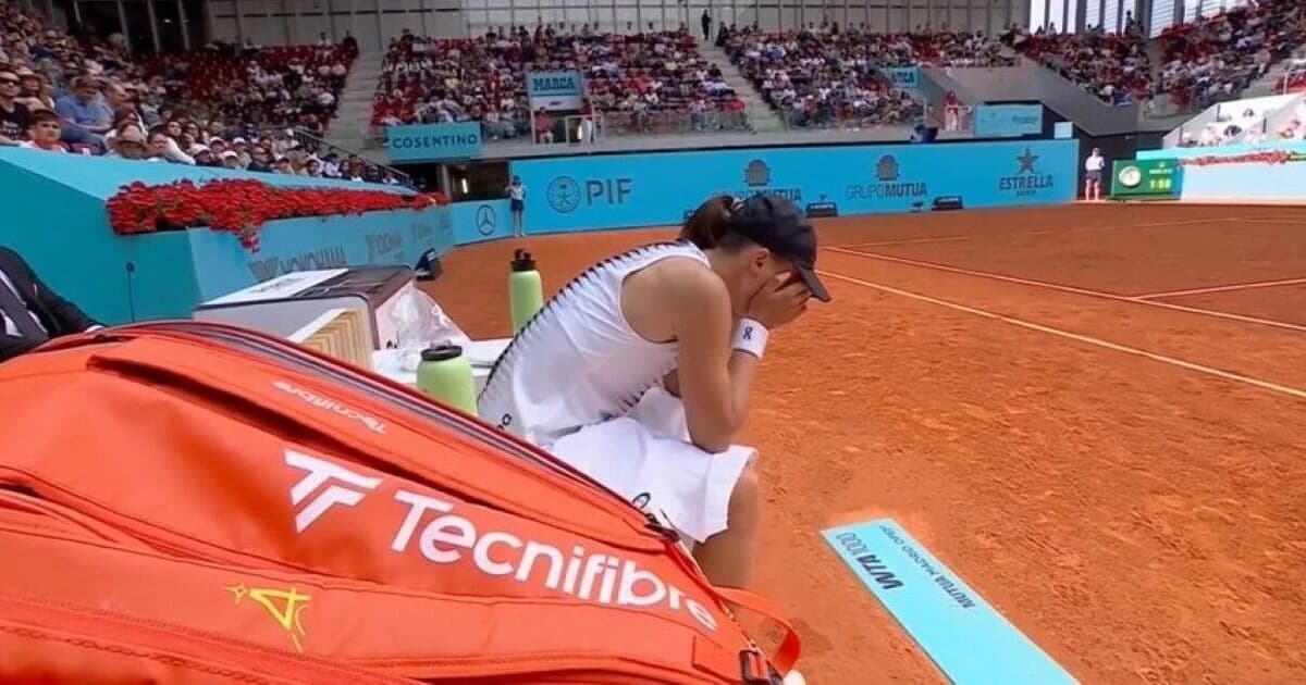 Iga Swiatek in tears as she retires at Madrid Open after having vitals checked