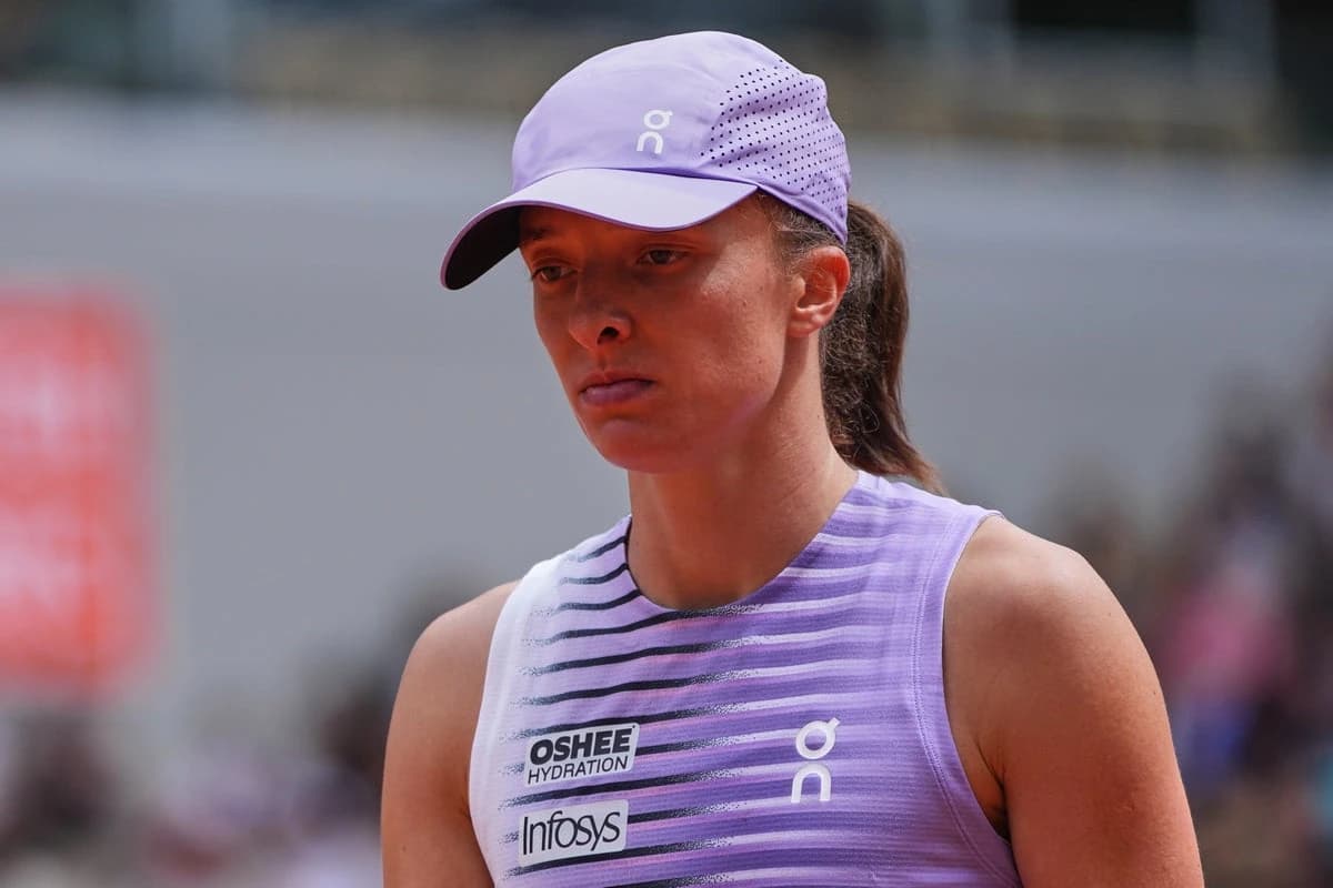 Iga Swiatek stunned by Marta Kostyuk as latest big name falls at French Open