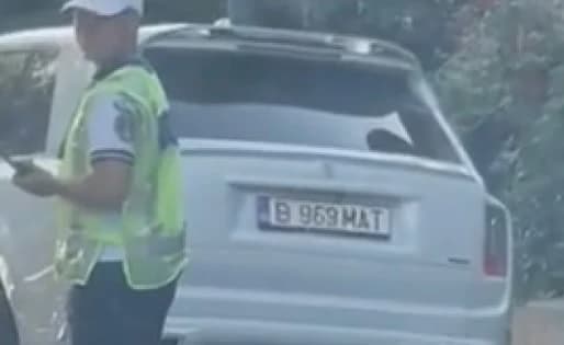 Imaginea zilei în Bucureşti! Milionarul celebru căruia maşina de 700.000 de euro i-a fost ridicată c