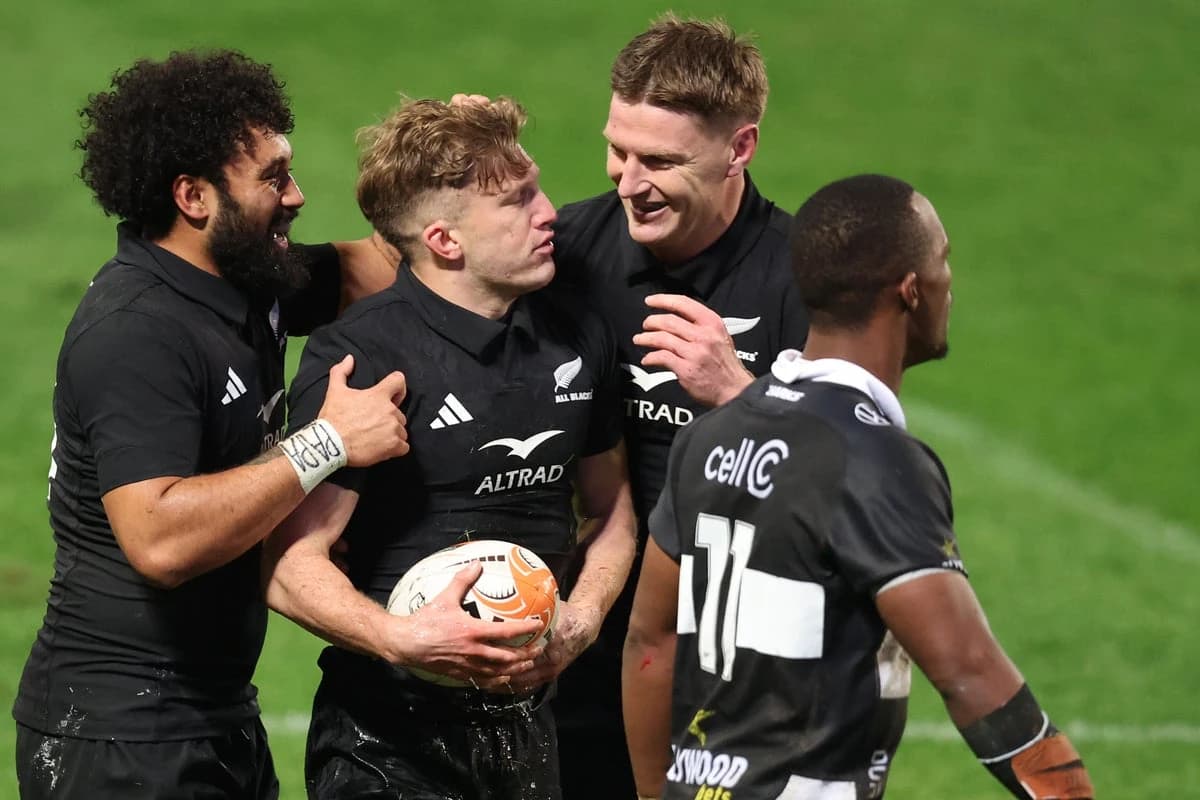Improved New Zealand thrash Sharks โ but Damian McKenzie injury cause for concern ahead of Springbok