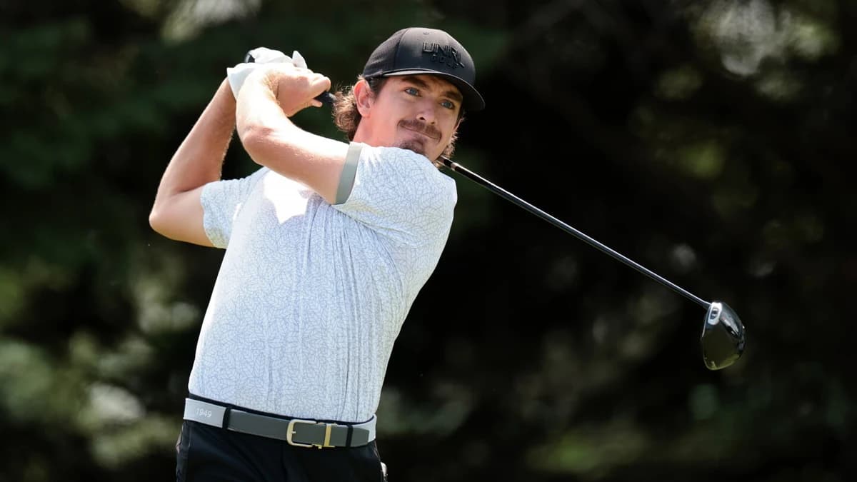In PGA Tour debut, former hockey goalie Muzzy Donohue fires 63 for late grandmother
