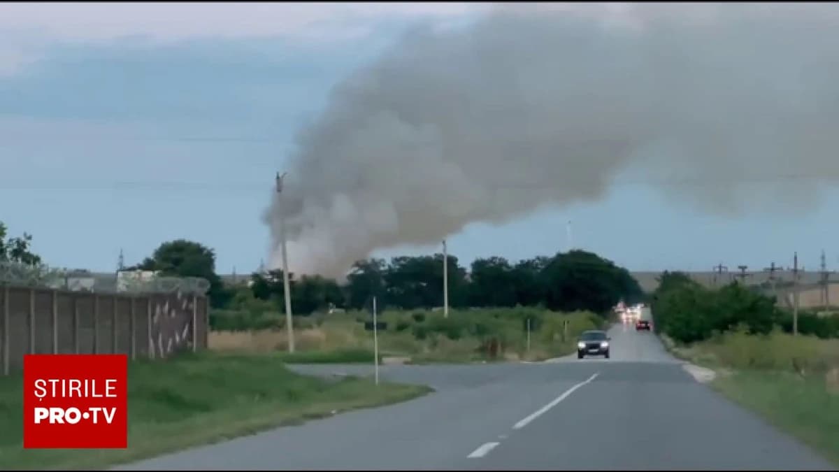 Incendiu uriaș la o stație de sortare a deșeurilor din Medgidia. Fumul s-a văzut de la kilometri dis