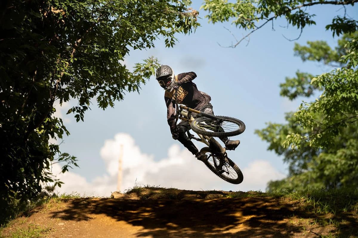 Încep la Cheile Grădiştei Europenele de Mountain Bike pentru tineret / Participă peste 750 de tineri
