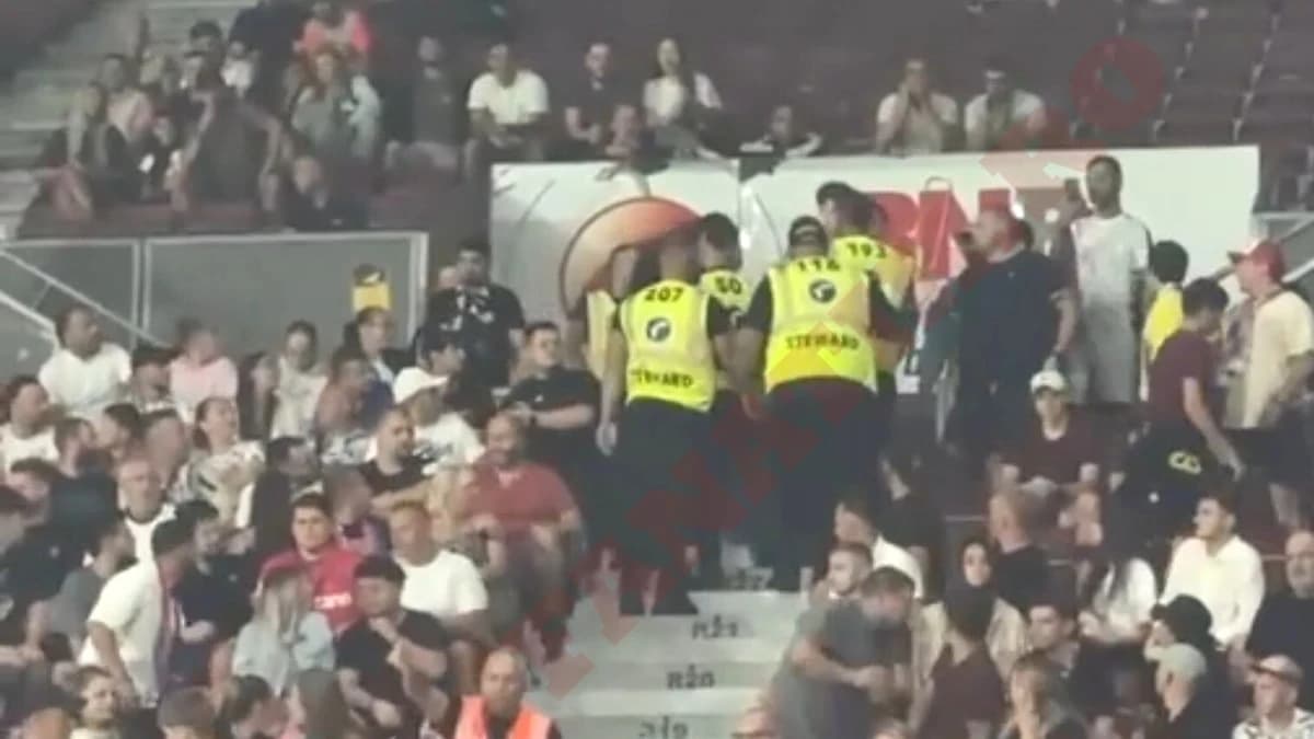 Incidente în tribune la CFR Cluj – FCSB! Doi fani evacuați după ce au sărit la rivali. Video