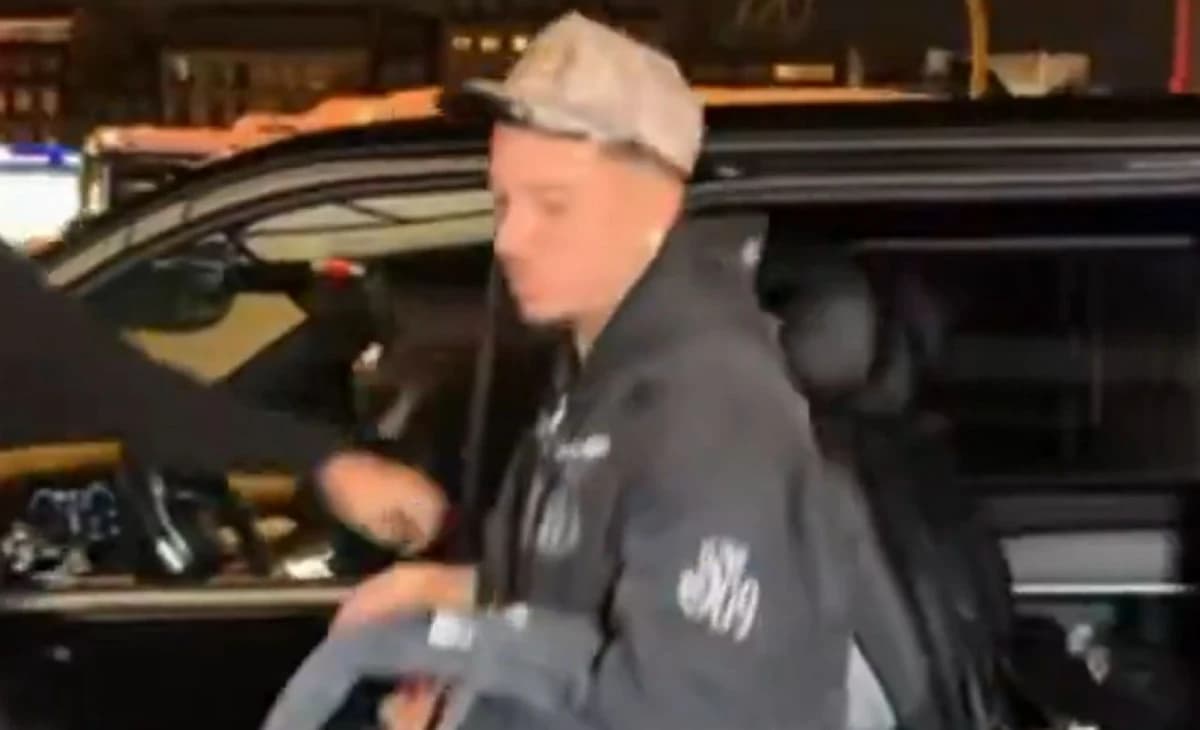 Incredibil unde semnează Jadon Sancho la 26 de ani! Imagini cu englezul de la aeroport