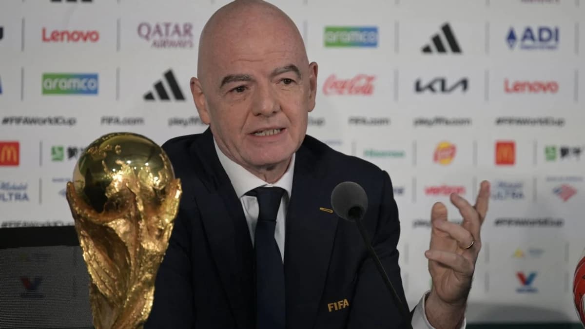 Infantino calls key FIFA staff meeting - report