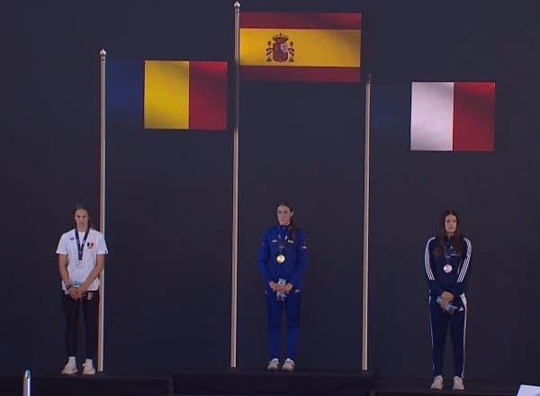 Înot: Daria Silişteanu e vicecampioană europeană de juniori la 100 m spate