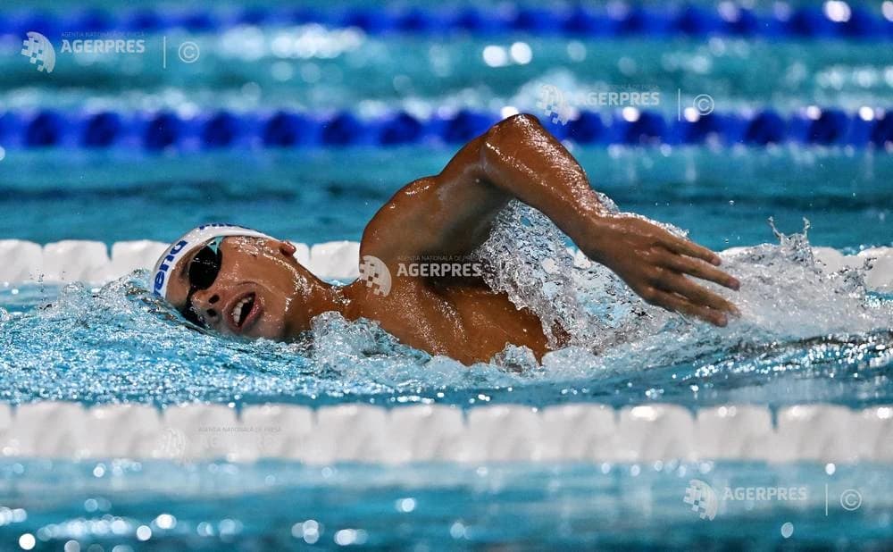 Înot: David Popovici, campion național cu ștafeta de 4x100 m liber a CS Dinamo