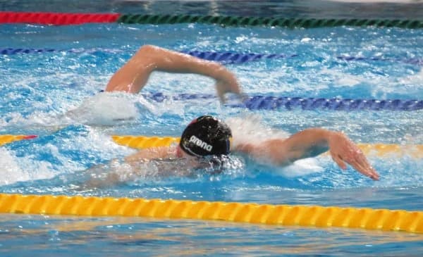 Înot: David Popovici primul timp în serii la 100 m liber, la Campionatele Naționale de la Otopeni.