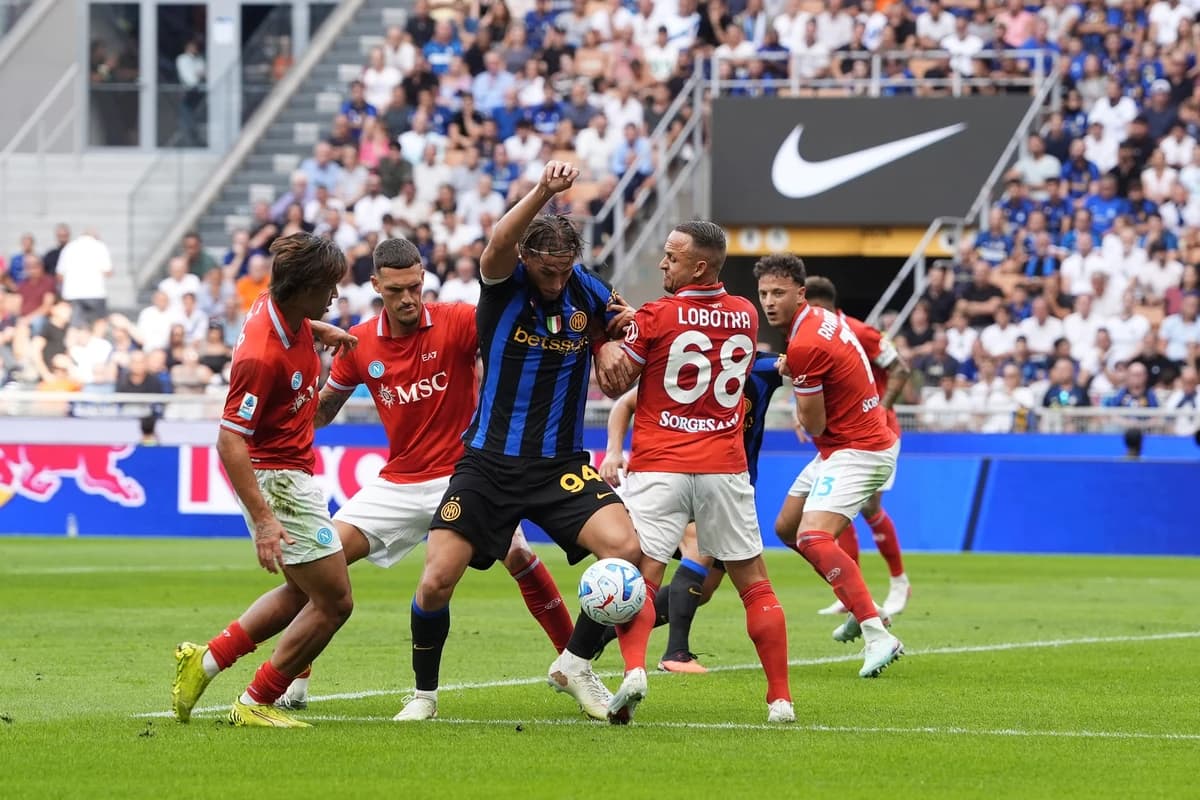 Inter - Napoli 3-2. Elevii lui Chivu au revenit de la 0-2 / Fiorentina - Torino 1-2. Pasă de gol pen