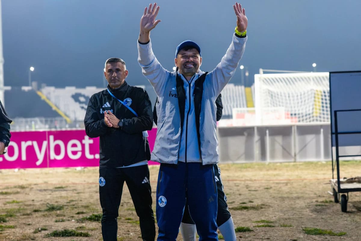 INTERVIU „Glumeam cu domnul primar, sunt Simeone al Hunedoarei!”. Florin Maxim, antrenorul Corvinulu