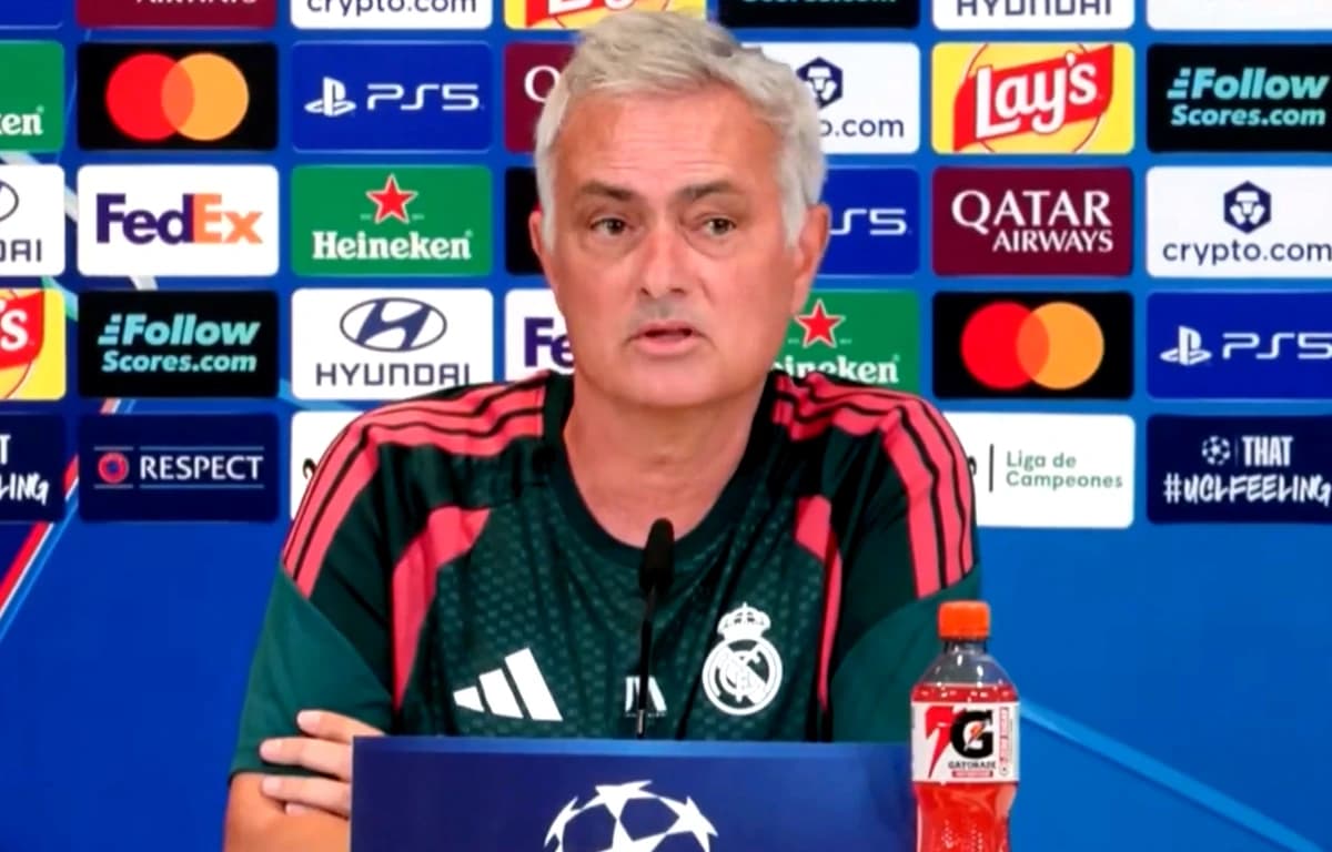 Întrebat dacă îi datorează lui Real Madrid un trofeu UCL, Mourinho a răspuns imediat: "NU!"